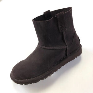UGG brown low Classic II unlined mini ankle boot Size 6